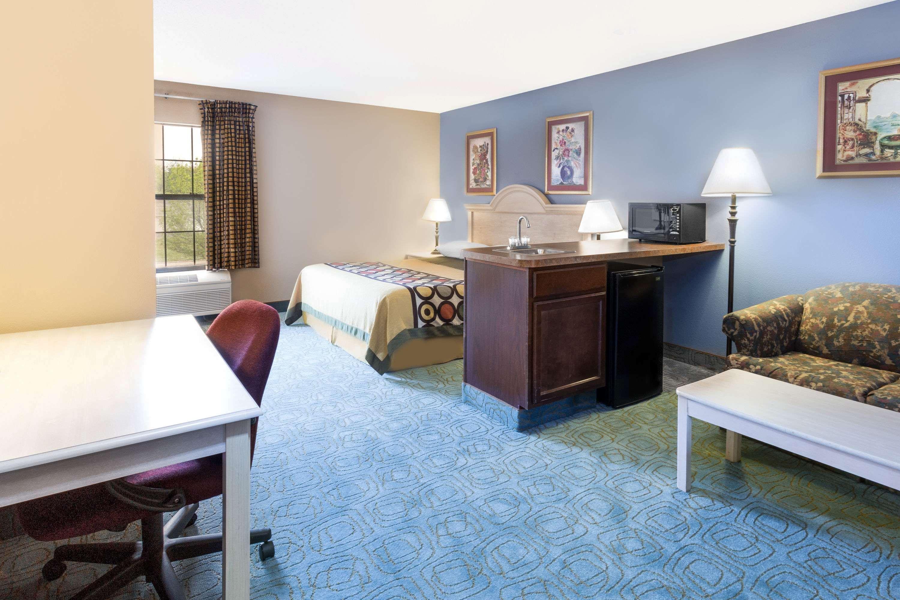 Super 8 By Wyndham